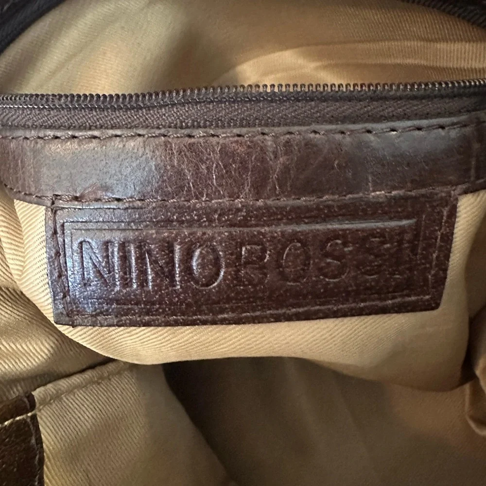Nino BOSSI Brown Leather Shoulder Bag with Slouchy Design - Picture 4 of 5